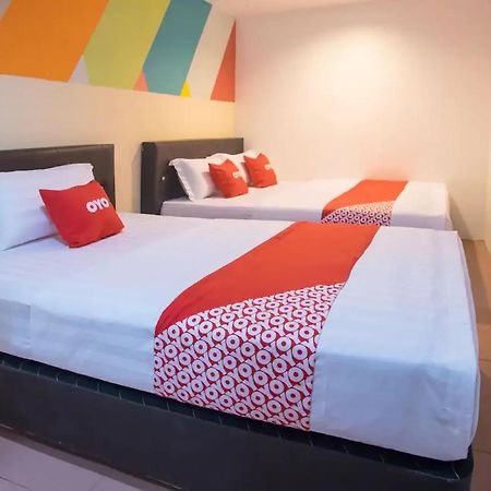 Oyo 90281 Hotel Taj Seksyen 13 Σαχ Αλάμ Εξωτερικό φωτογραφία